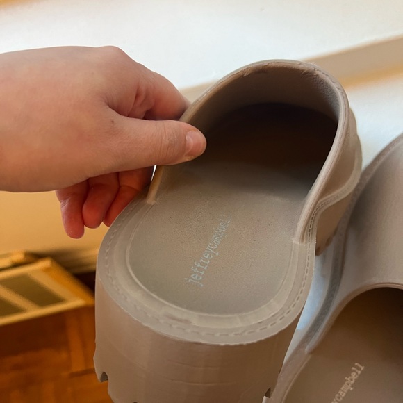 Jeffrey Campbell Lugged Platform Mule Clogs Beige Size 8 39 - Picture 5 of 7